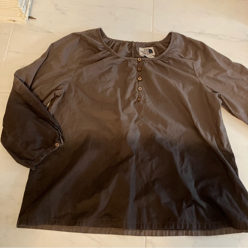 North face brown / black 3/4 sleeve pullover blouse. EUC!